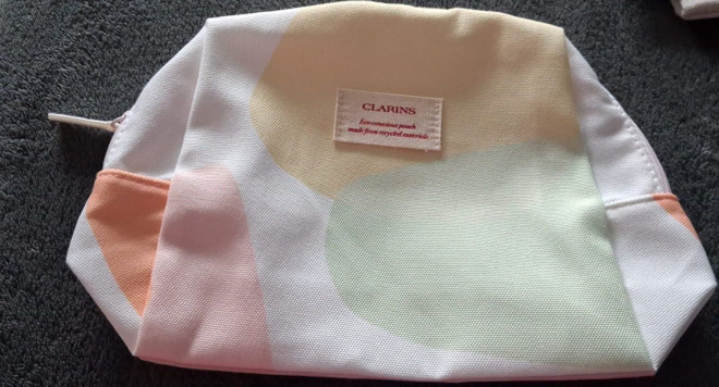 Clarins Meikkilaukku