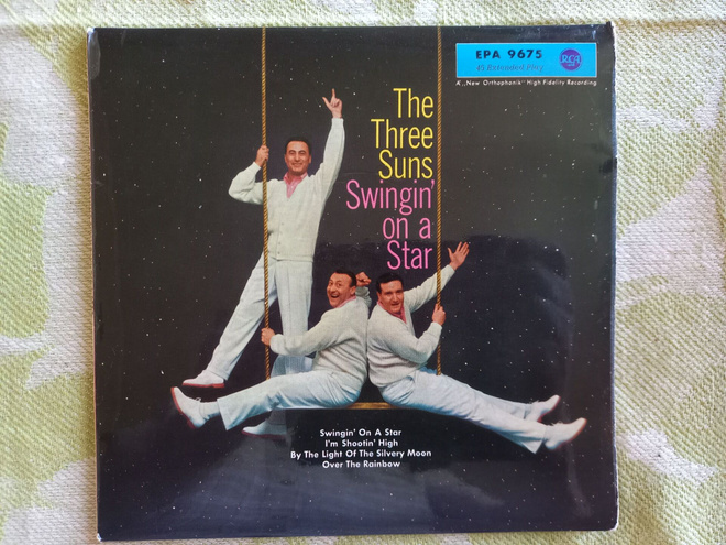 EP - THE THREE SUNS  EPA 9675