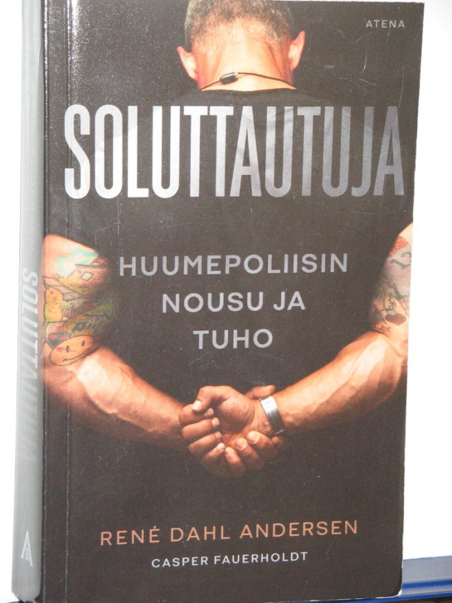 Rene Dahl Andersen : SOLUTTAUTUJA  Huumepoliisin nousu ja