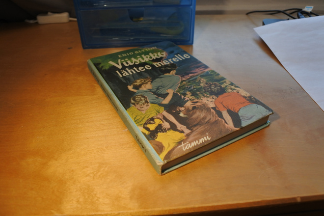 Enid Blyton: Viisikko lähtee merelle, sidottu, hyvä