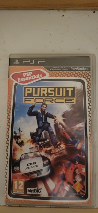 UCES00019/E 9129479 PSP Essentials Pursuit Force peli