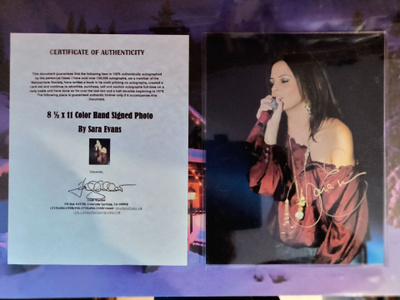 Kantritähti Sara Evans nimikirjoitus