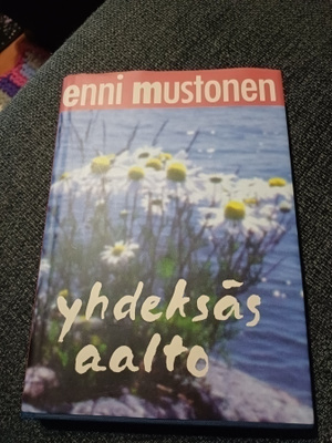Enni mustonen yhdeksäs aalto v. 1996