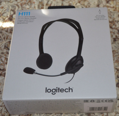*Uusi* Logitech H111 -kuulokemikrofoni (4nap 3,5mm liitin)