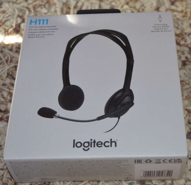 *Uusi* Logitech H111 -kuulokemikrofoni (4nap 3,5mm liitin)