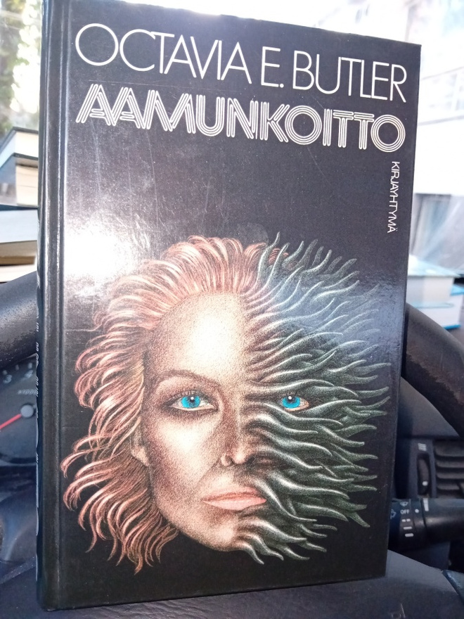 Octavia E. Butler : Aamunkoitto  ( SIS  )