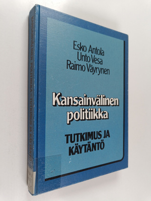 Esko Antola : Kansainvälinen politiikka : tutkimus ja käy...