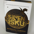 Rebecca Yarros, Siivenisku (erikoislaitos) - pikkukuva 1