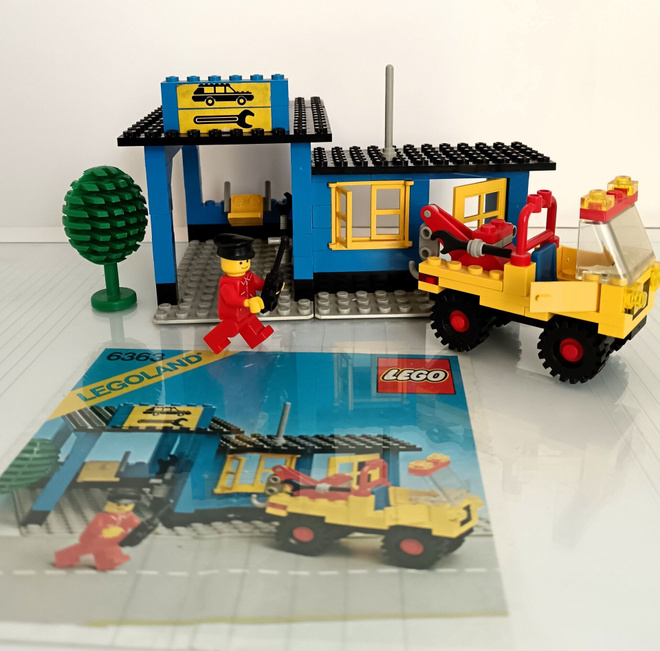 Lego town 6363 Autokorjaamo vuodelta 1980