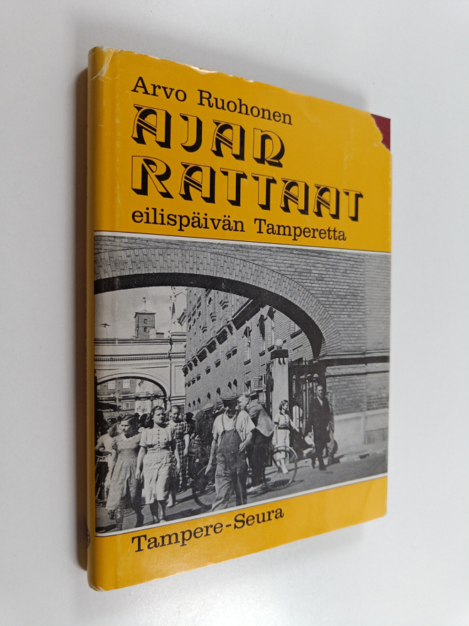 Arvo Ruohonen : Ajan rattaat : eilispäivän Tamperetta : T...