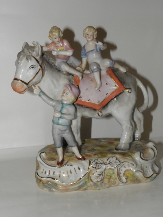 Saksalainen posliini PONI FIGUURI,,, 1 kpl