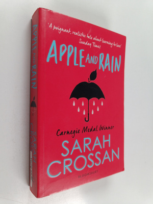 Sarah Crossan : Apple and Rain