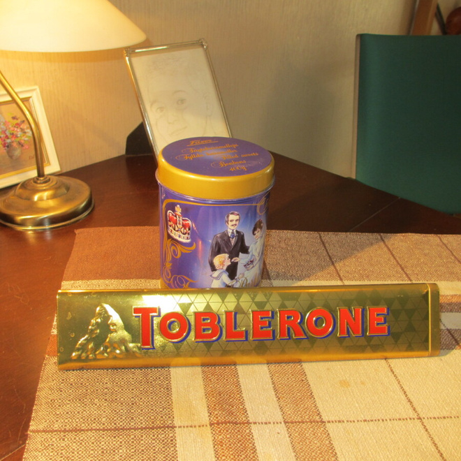 Fazerin Parhaat + Toblerone peltipurkki