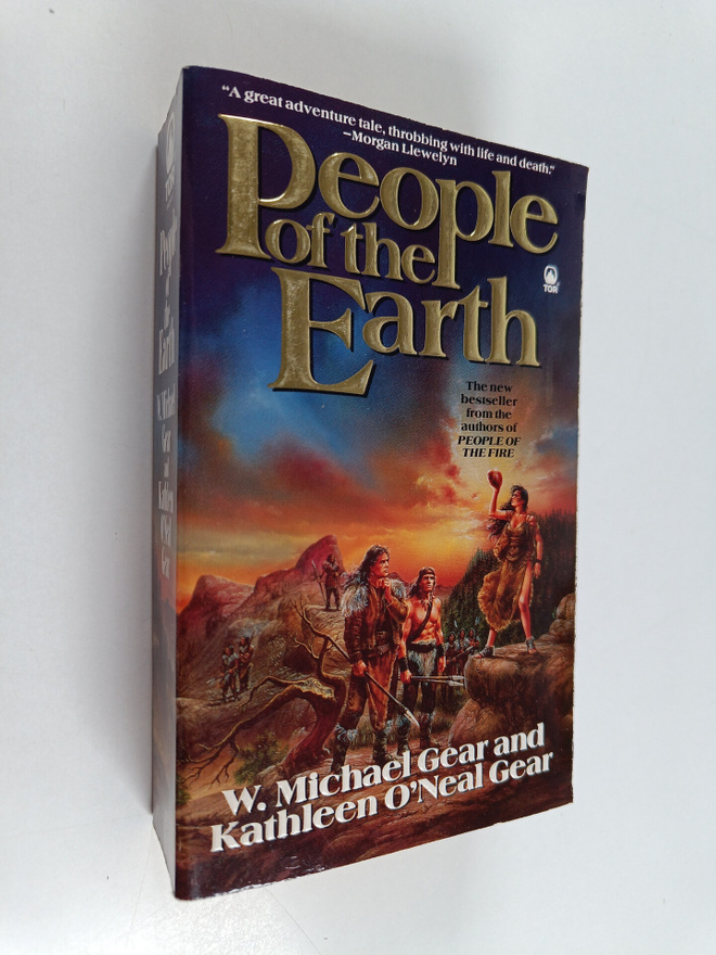 W. Michael Gear ym. : People of the Earth