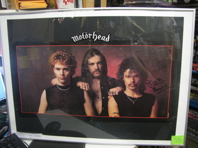 MOTÖRHEAD TAULU KOKO BÄNDIN NIMMAREILLA !