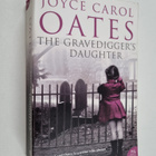 Joyce Carol Oates : The gravedigger's daughter - pikkukuva 1