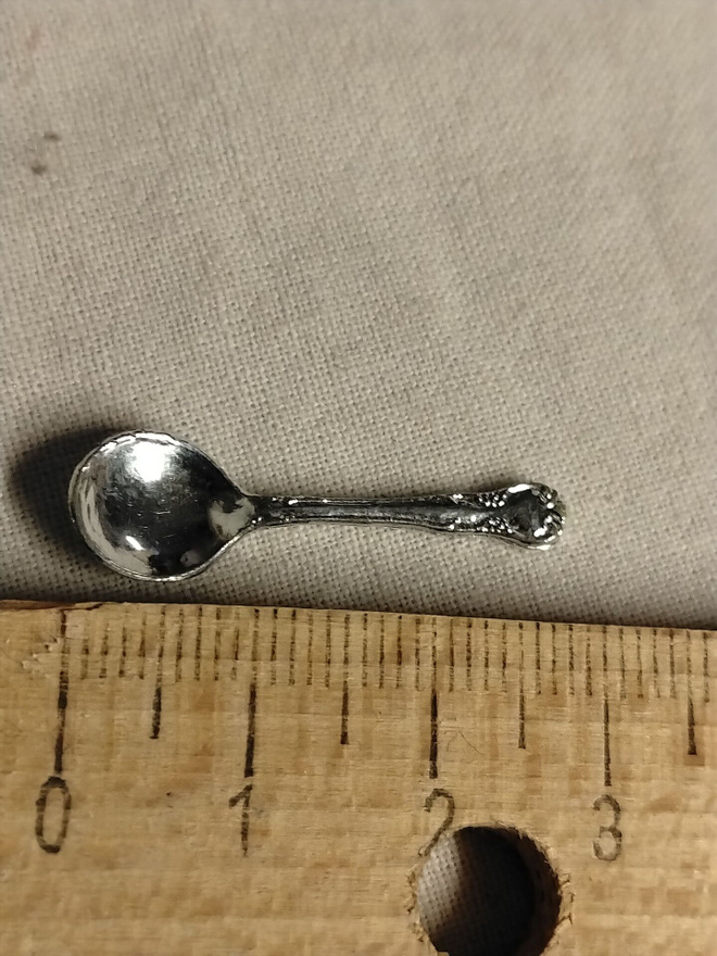 miniatyyri lusikka