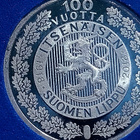 Hopeanvärinen Suomi 100 v -juhlaraha. Halkaisija 27 mm. Säil - pikkukuva 2