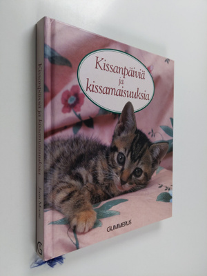 Joan Moore : Kissanpäiviä ja kissamaisuuksia