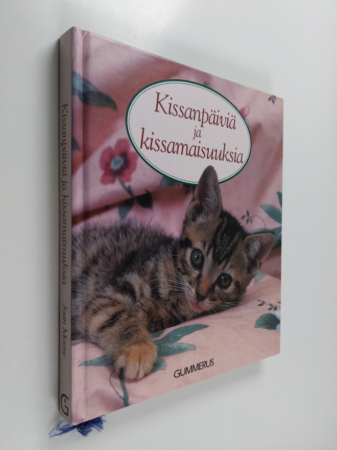 Joan Moore : Kissanpäiviä ja kissamaisuuksia