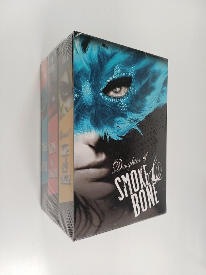 Laini Taylor : The Daughter of Smoke & Bone Trilogy Paper...