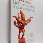 B. K. S. Iyengar : Light on the Yoga Sutras of Patanjali - pikkukuva 1