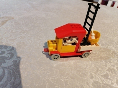 LEGO FABULAND 3637 GERTRUDE GOAT WITH HER PAINTER'S TRUCK