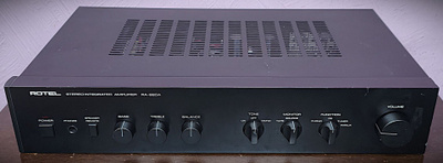 Rotel RA-820A - laadukas vintage-vahvistin