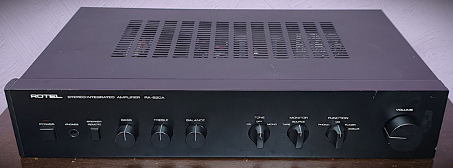 Rotel RA-820A - laadukas vintage-vahvistin