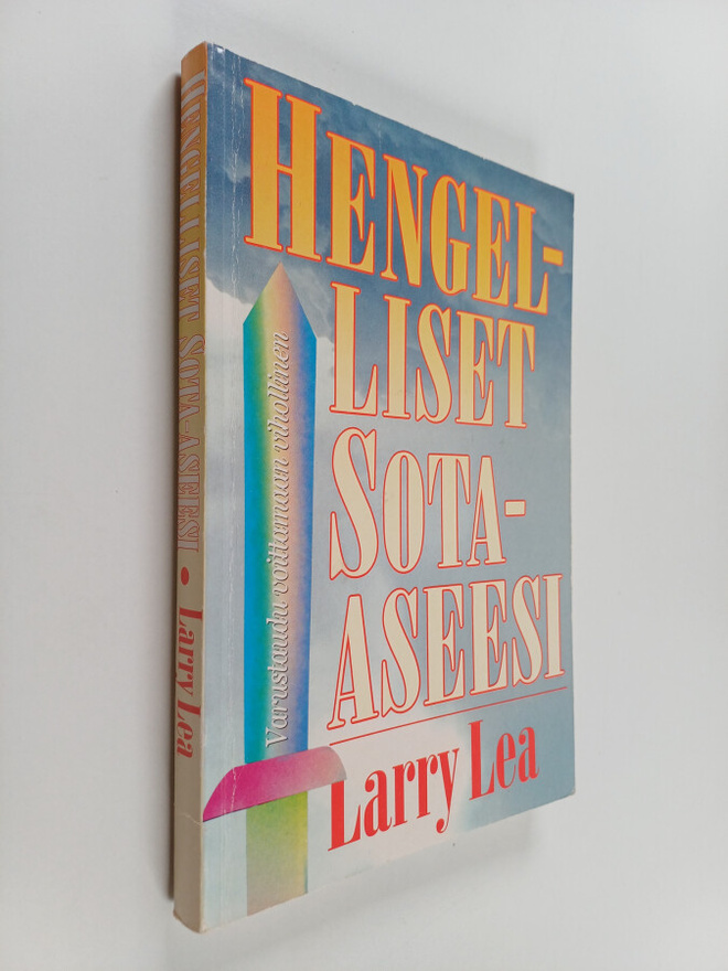 Larry Lea : Hengelliset sota-aseesi : varustaudu voittama...