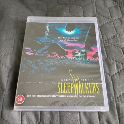 Unissakävelijät - Sleepwalkers Blu-ray **muoveissa**