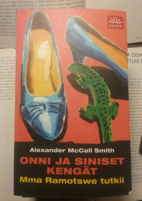 Alexander McCall Smith - Onni ja siniset kengät (pokkari)