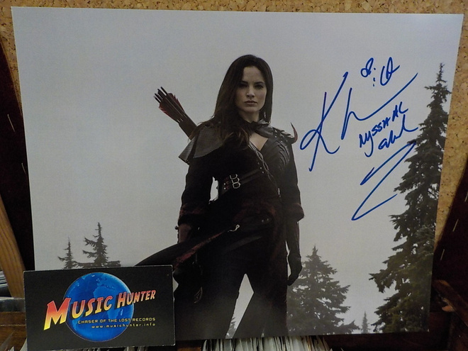 KATRINA LAW NIMIKIRJOITUS
