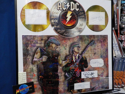 AC/DC TAULU VIIDELLÄ NIMMARILLA