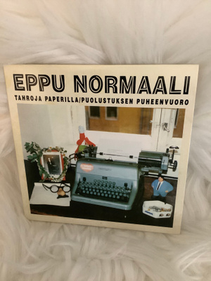 EPPU NORMAALI:TAHROJA PAPERILLA / PUOLUSTUKSEN PUHEENVUORO