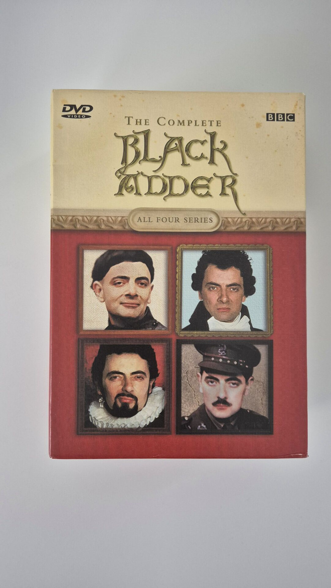 Black Adder / Musta Kyy boksi + extra DVD