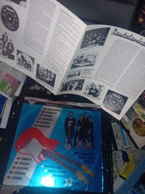 2LP RAUTALANKAMUISTOJA ( SIS POSTIKULU )