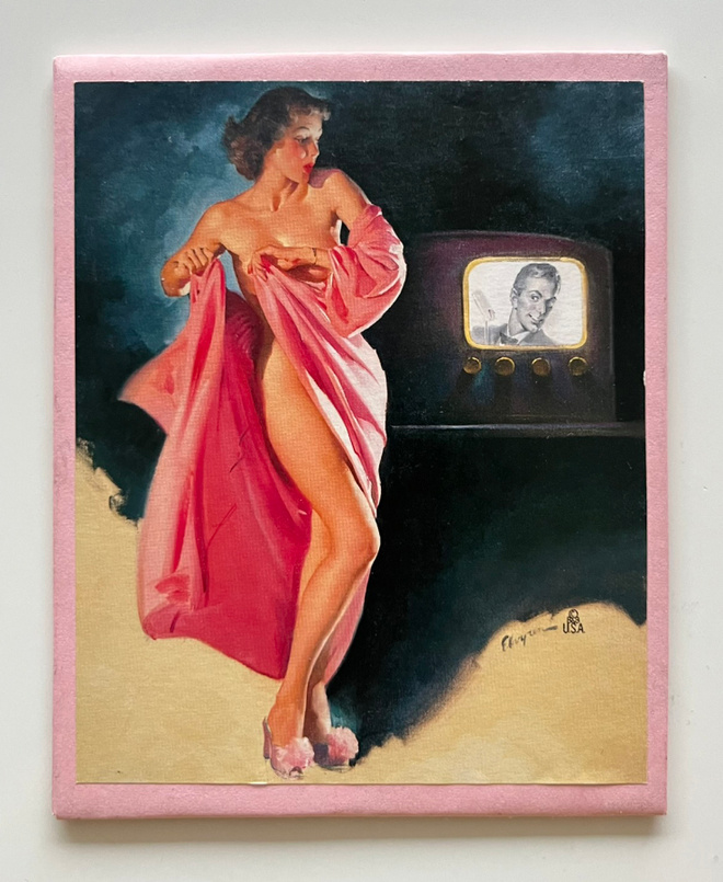* Pin-up-magneetti * häveliäänä tv:n edessä *