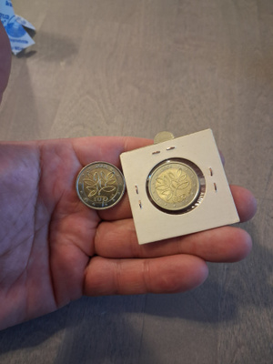 2 kpl 2€ risu rahoja