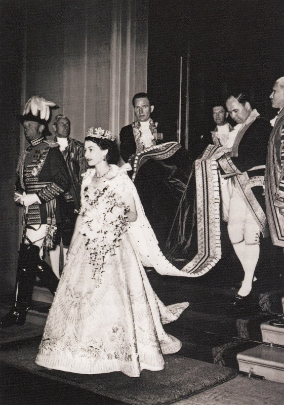Kuningatar Elizabeth saapuu kruunajaisiinsa, v. 1953