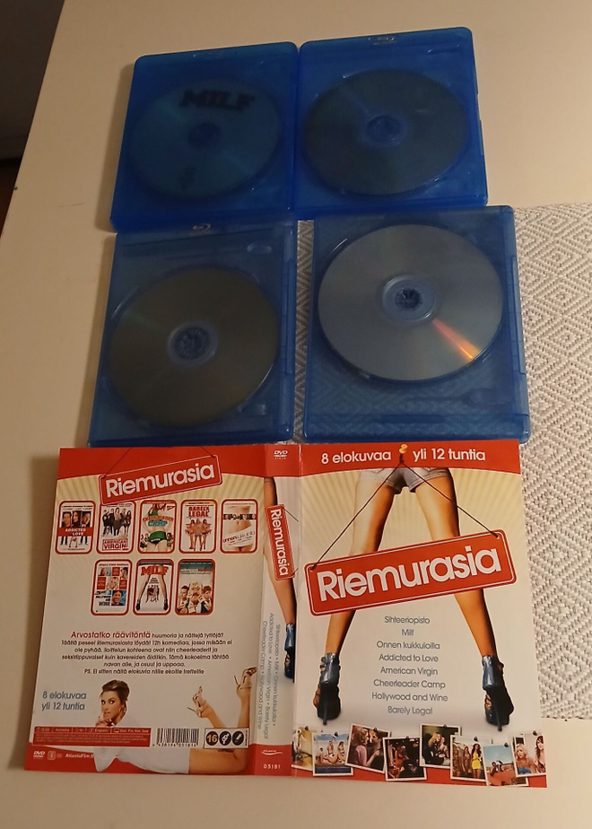 RIEMURASIA 8 komedia elokuvaa
