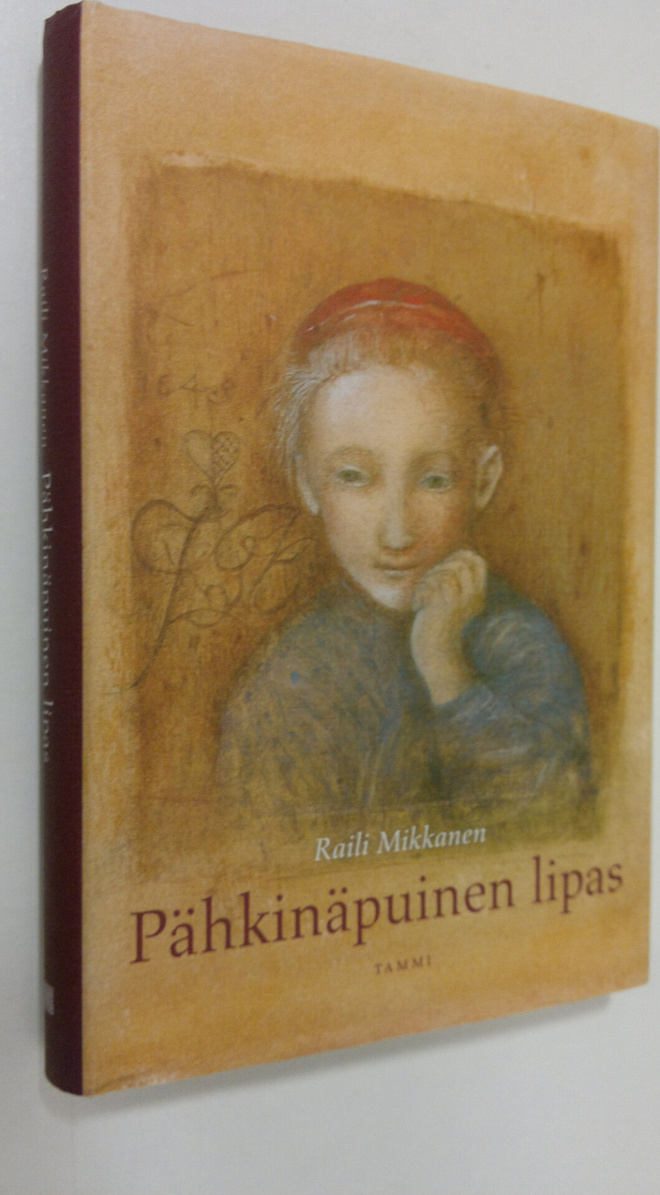 Raili Mikkanen : Pähkinäpuinen lipas
