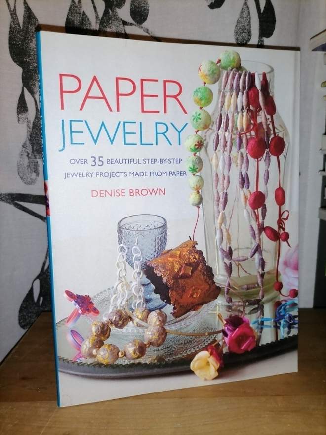 Paper Jewelry - 35 Beautiful Projects - 1.p.Uusi