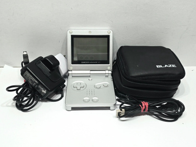 Nintendo Game Boy Advance SP konsoli