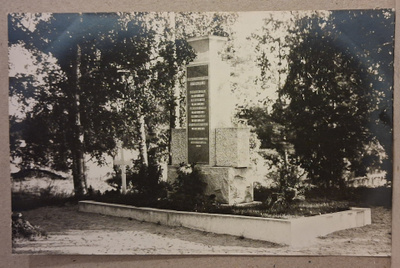 Karinainen: 1928 Sankaripatsas *** (695)