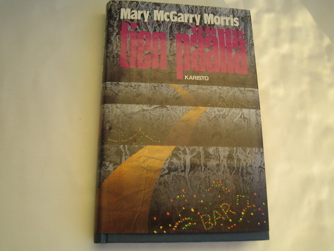 Mary MacGarry Moris - Tien päällä (1. painos)