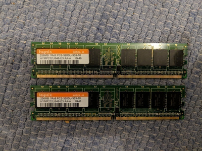 2x Hynix 256 MB 1Rx8 PC2-3200U-333-10 RAM moduulia
