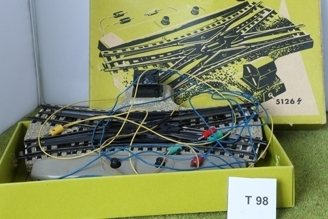 #T98 Märklin sähköristeys 5126 + laatikko