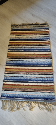 Matto,mitat 110 x 58 cm.