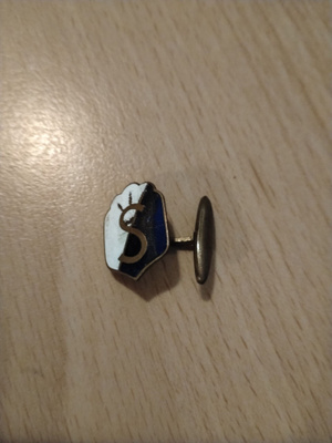Suojeluskunnan kalvosinnappi.